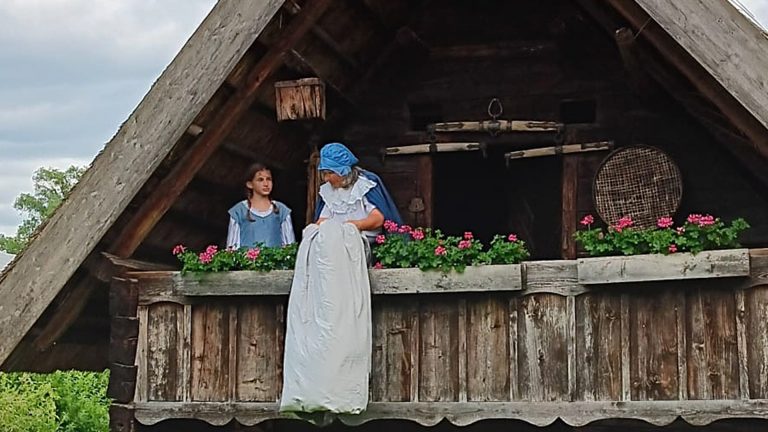 Vorschaubild für Frau Holle