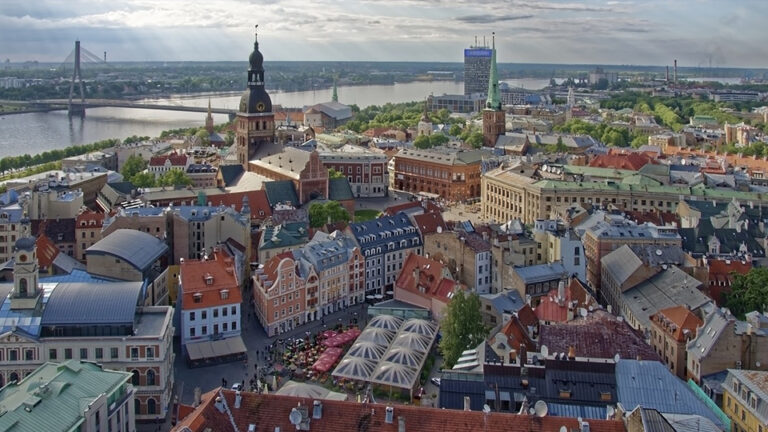 Vorschaubild für Vertretungsstunde Geografie, Deutsch - Lettland