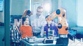 Animiertes Vorschaubild für Roboterarme in der Schule